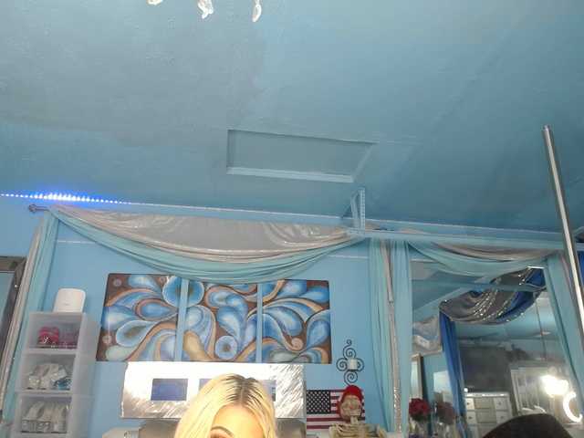 adrianna_fox live cam on BongaCams