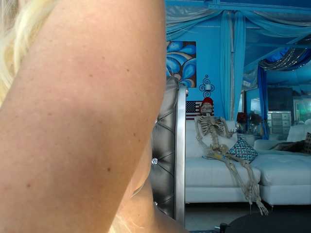 adrianna_fox online