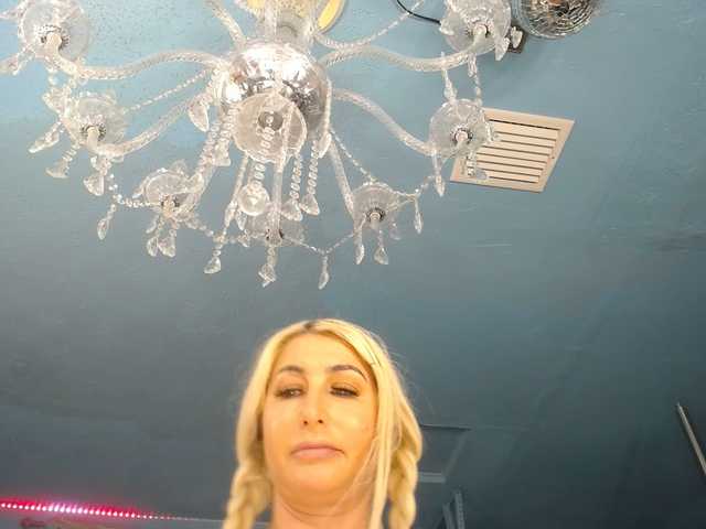 adrianna_fox cam belle