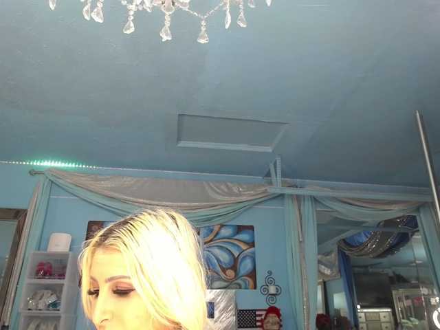 adrianna_fox live cam on BongaCams