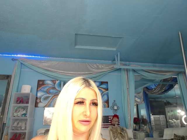 adrianna_fox live cam on BongaCams
