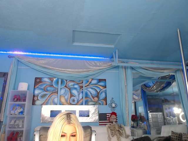adrianna_fox live cam on BongaCams