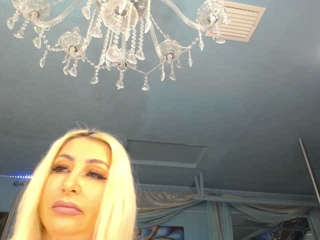 adrianna_fox live cam on BongaCams