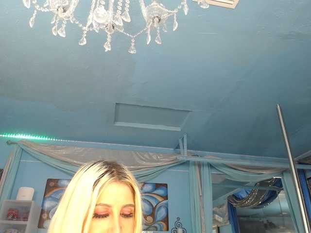 adrianna_fox cam belle