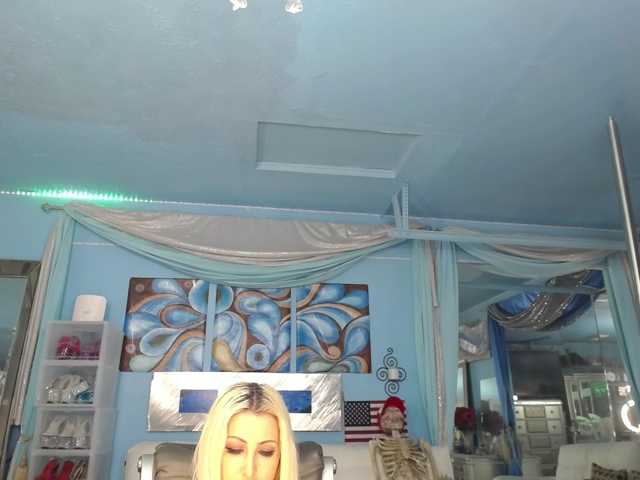 adrianna_fox live cam on BongaCams