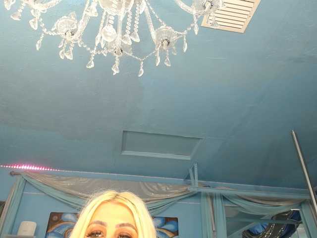 adrianna_fox live cam on BongaCams