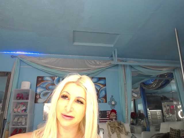adrianna_fox live cam on BongaCams
