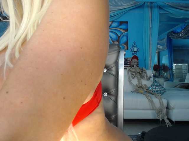 adrianna_fox live cam on BongaCams