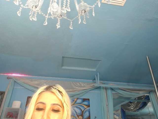adrianna_fox live cam on BongaCams