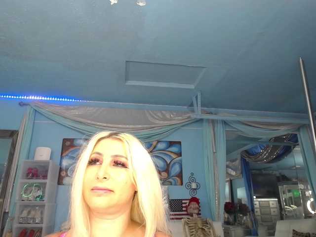 adrianna_fox live cam on BongaCams