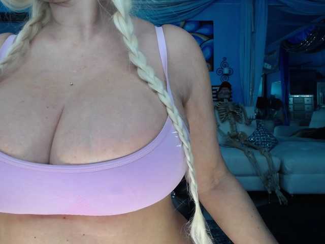 adrianna_fox live cam on BongaCams