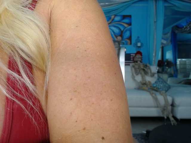 adrianna_fox live cam on BongaCams