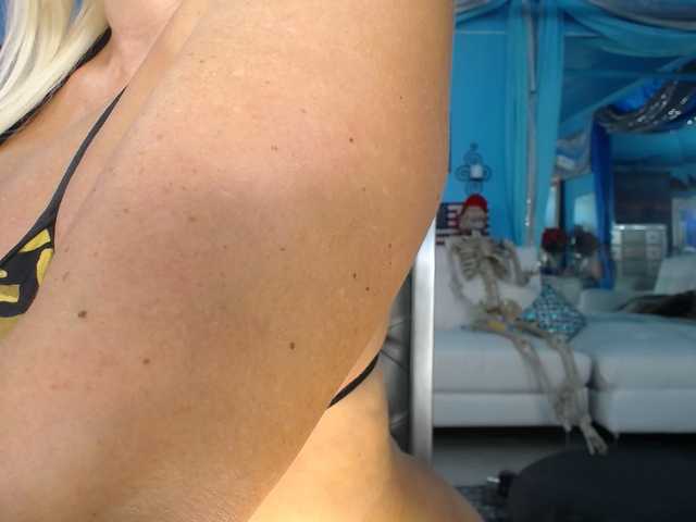 adrianna_fox