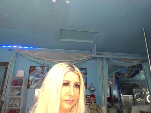 adrianna_fox live cam on BongaCams