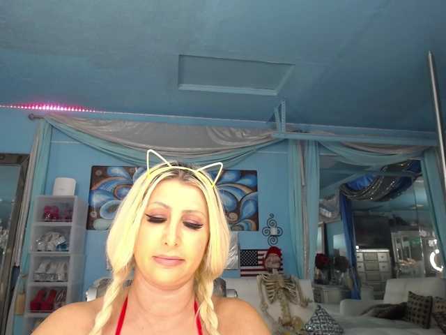 adrianna_fox live cam on BongaCams