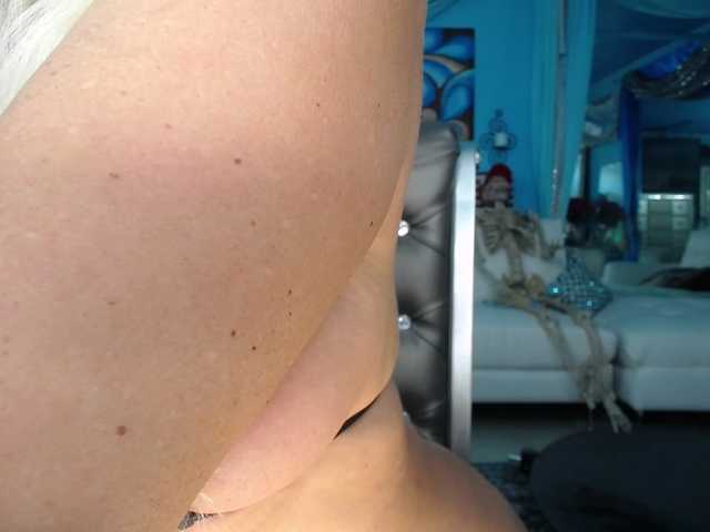adrianna_fox live cam on BongaCams