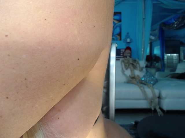 adrianna_fox live cam on BongaCams