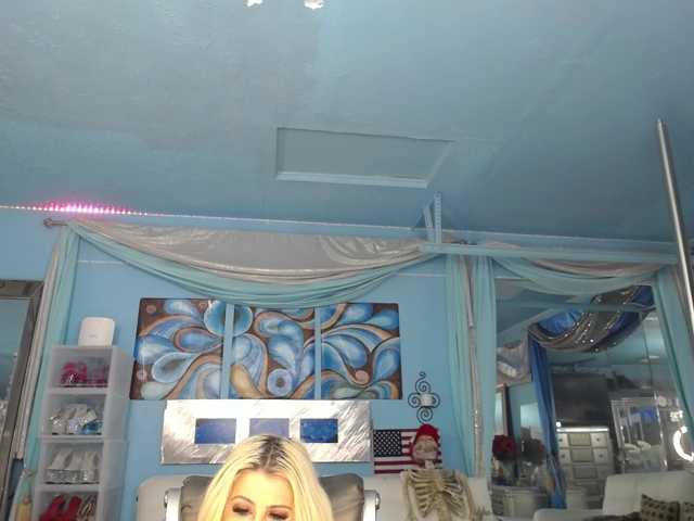 adrianna_fox live cam on BongaCams