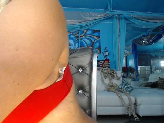 adrianna_fox live cam on BongaCams