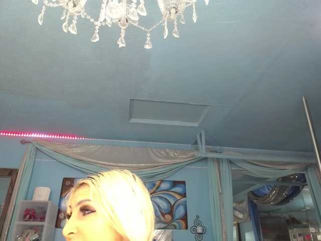 adrianna_fox live cam on BongaCams