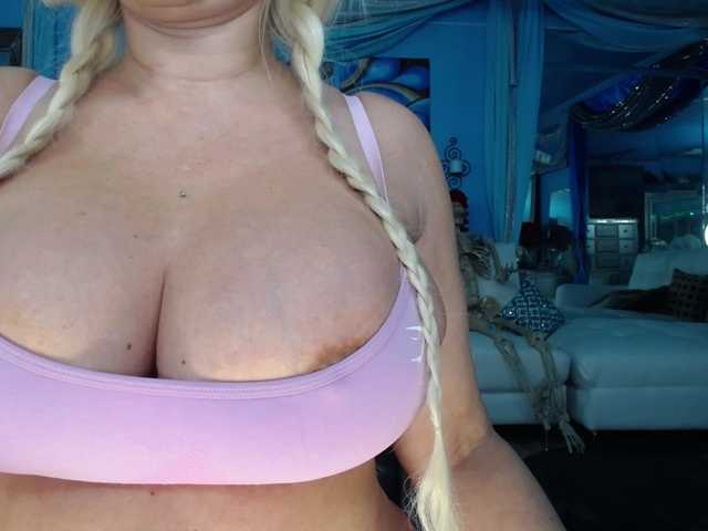 adrianna_fox live cam on BongaCams