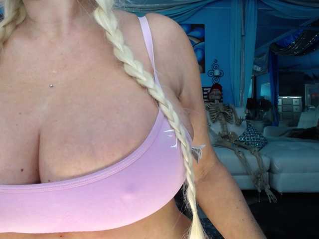 adrianna_fox live cam on BongaCams