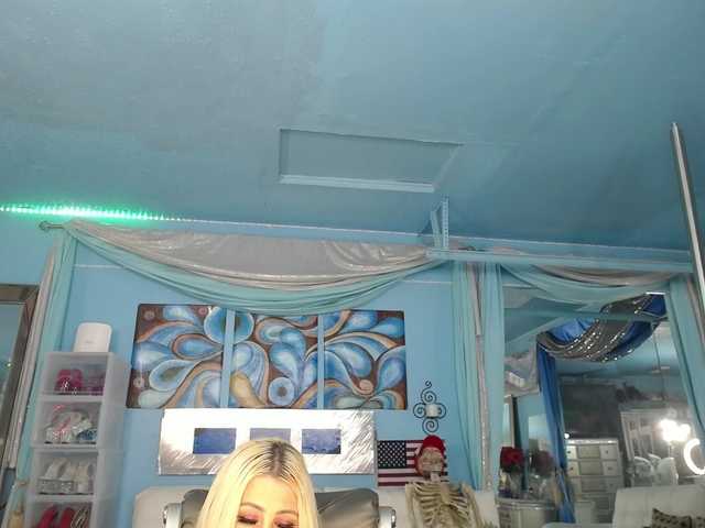 adrianna_fox live cam on BongaCams