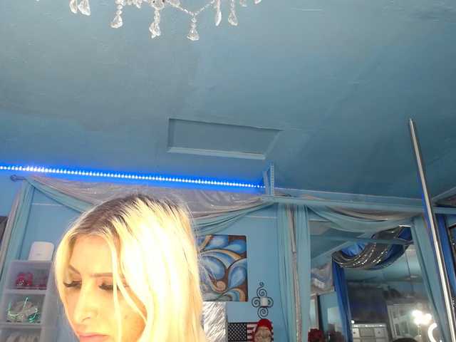 adrianna_fox live cam on BongaCams