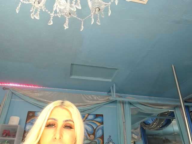 adrianna_fox Live Cam on BongaCams