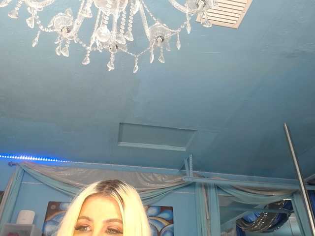 adrianna_fox live cam on BongaCams