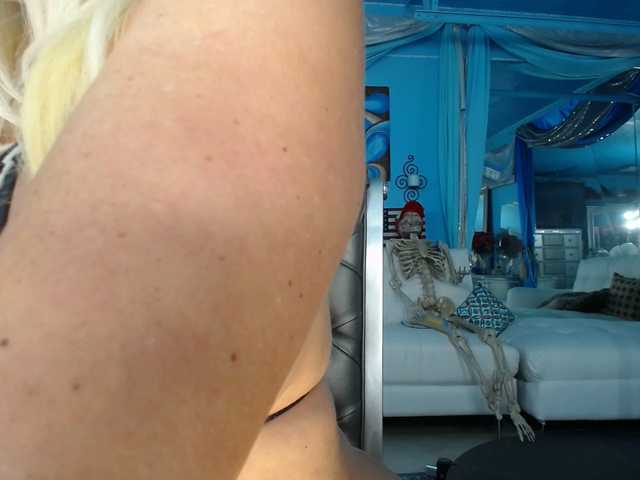adrianna_fox live cam on BongaCams