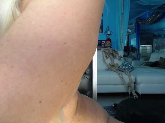 adrianna_fox live cam on BongaCams