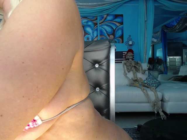 adrianna_fox live cam on BongaCams