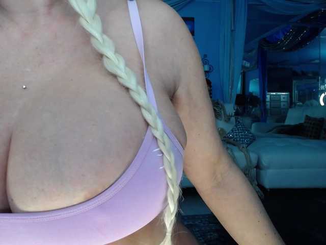 adrianna_fox live cam on BongaCams