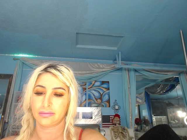 adrianna_fox's BongaCams show and profile