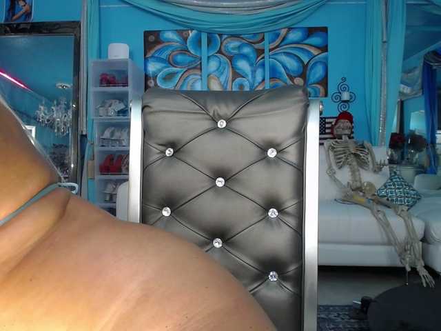 adrianna_fox live cam on BongaCams