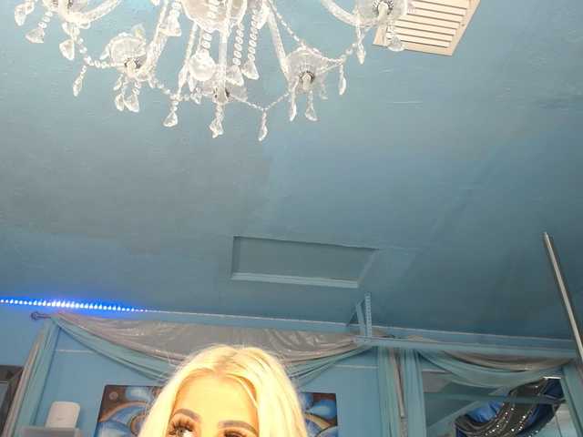 adrianna_fox cam belle