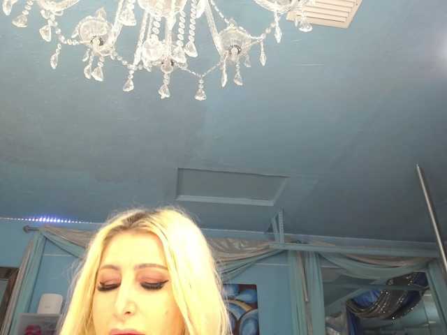 adrianna_fox live cam on BongaCams