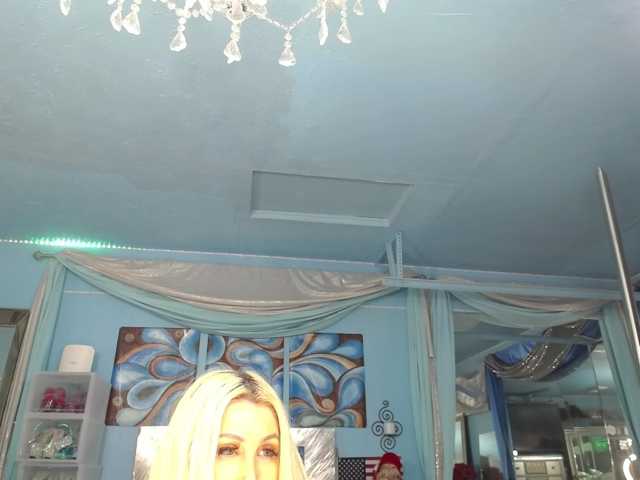 adrianna_fox live cam on BongaCams