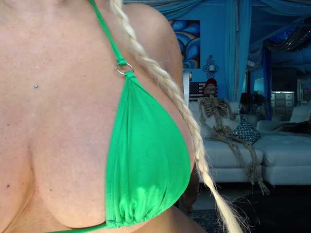 adrianna_fox