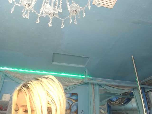 adrianna_fox cam belle