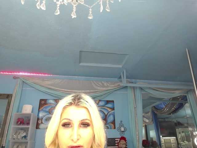 adrianna_fox live cam on BongaCams