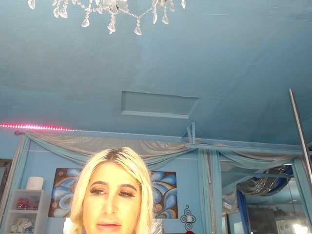 adrianna_fox live cam on BongaCams