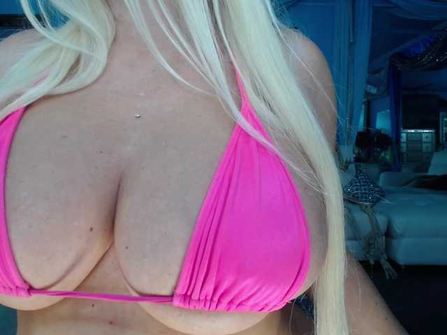 adrianna_fox live cam on BongaCams