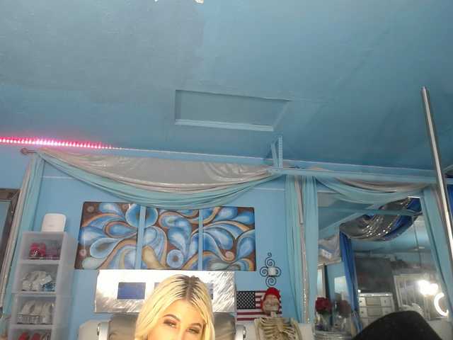 adrianna_fox live cam on BongaCams