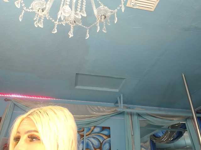 adrianna_fox live cam on BongaCams