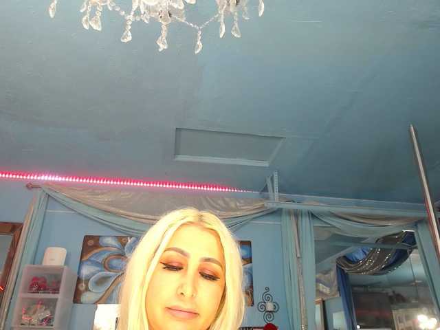 adrianna_fox live cam on BongaCams