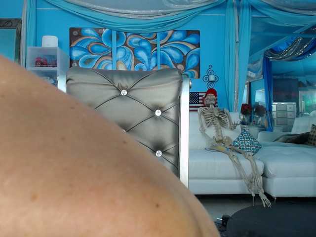 adrianna_fox live cam on BongaCams