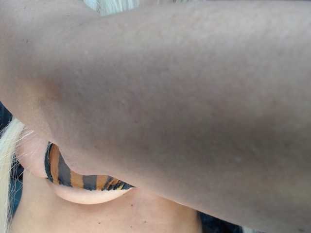 adrianna_fox live cam on BongaCams