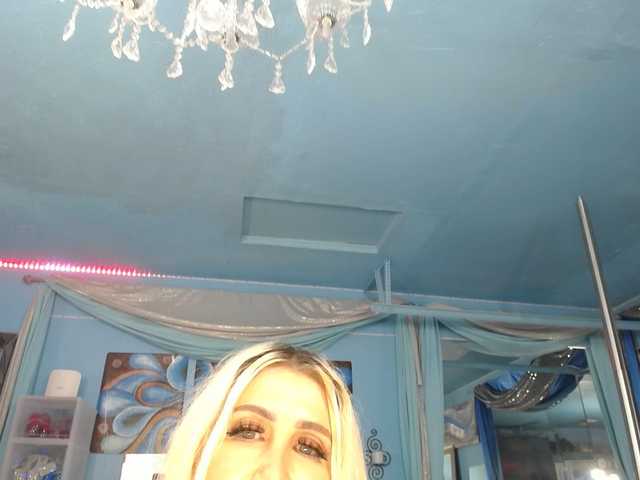 adrianna_fox live cam on BongaCams